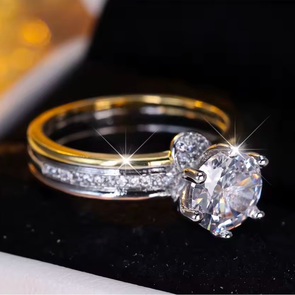 Size 8 Luxury Crystal White Zircon Stone Ring for Women - Picture 5 of 6